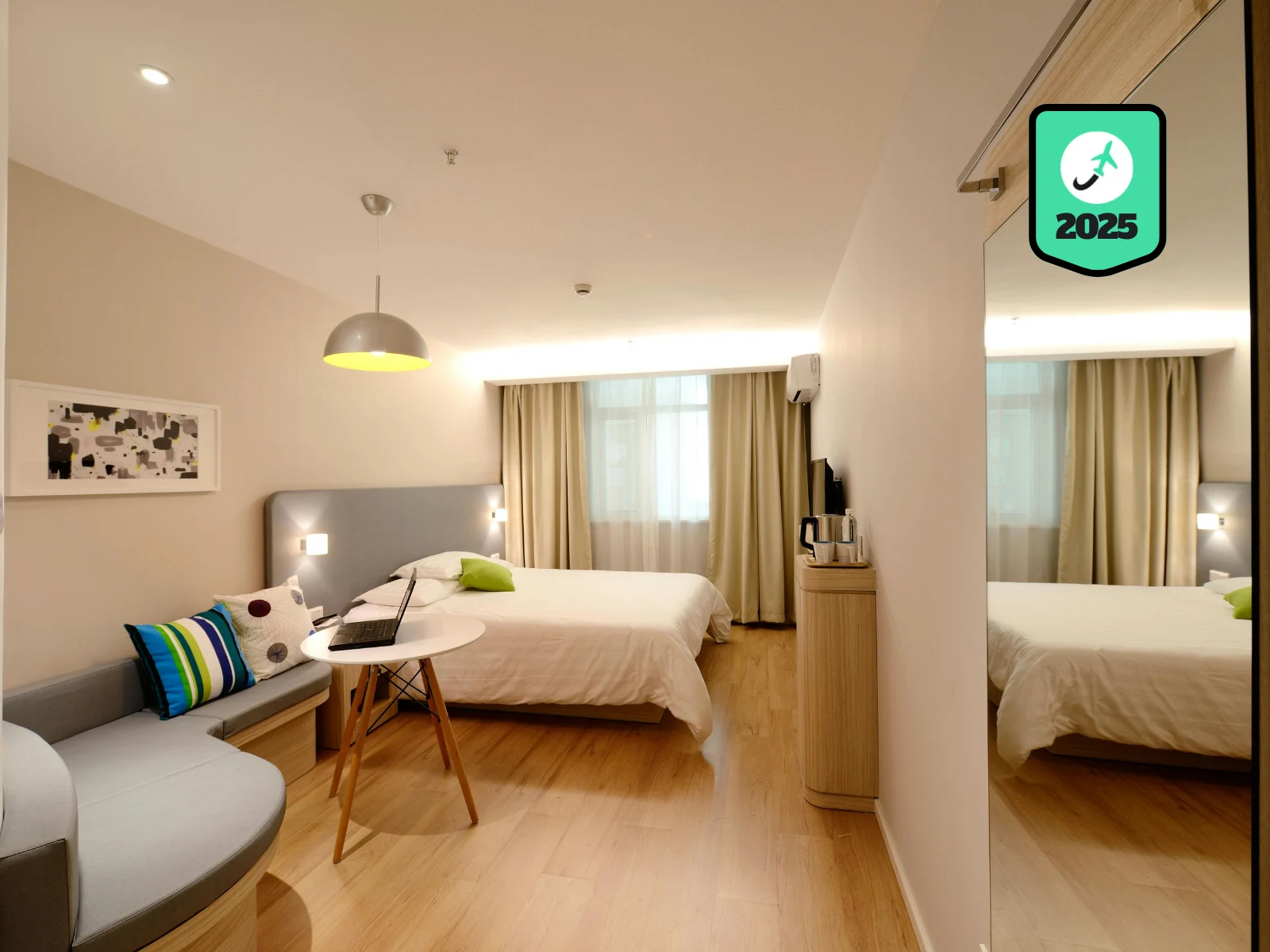 Read more about the article Best Hotels Near Newark Airport for a Convenient Stay Close to NYC